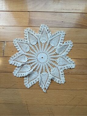 Vintage Handmade Crochet Starburst Doily Lace - 9 inches Cottagecore